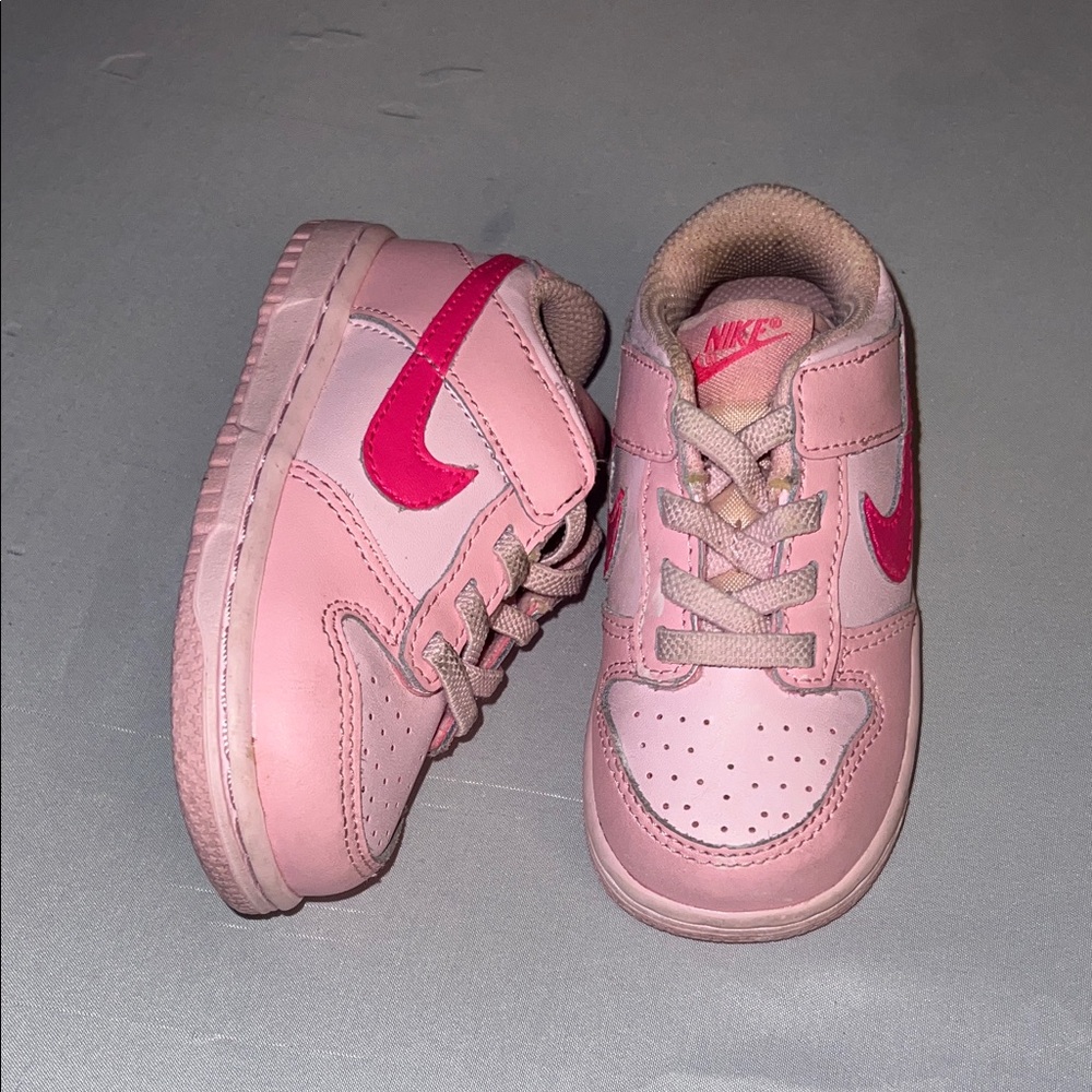 Nike Kids Dunks Sneakers in Pink and Red